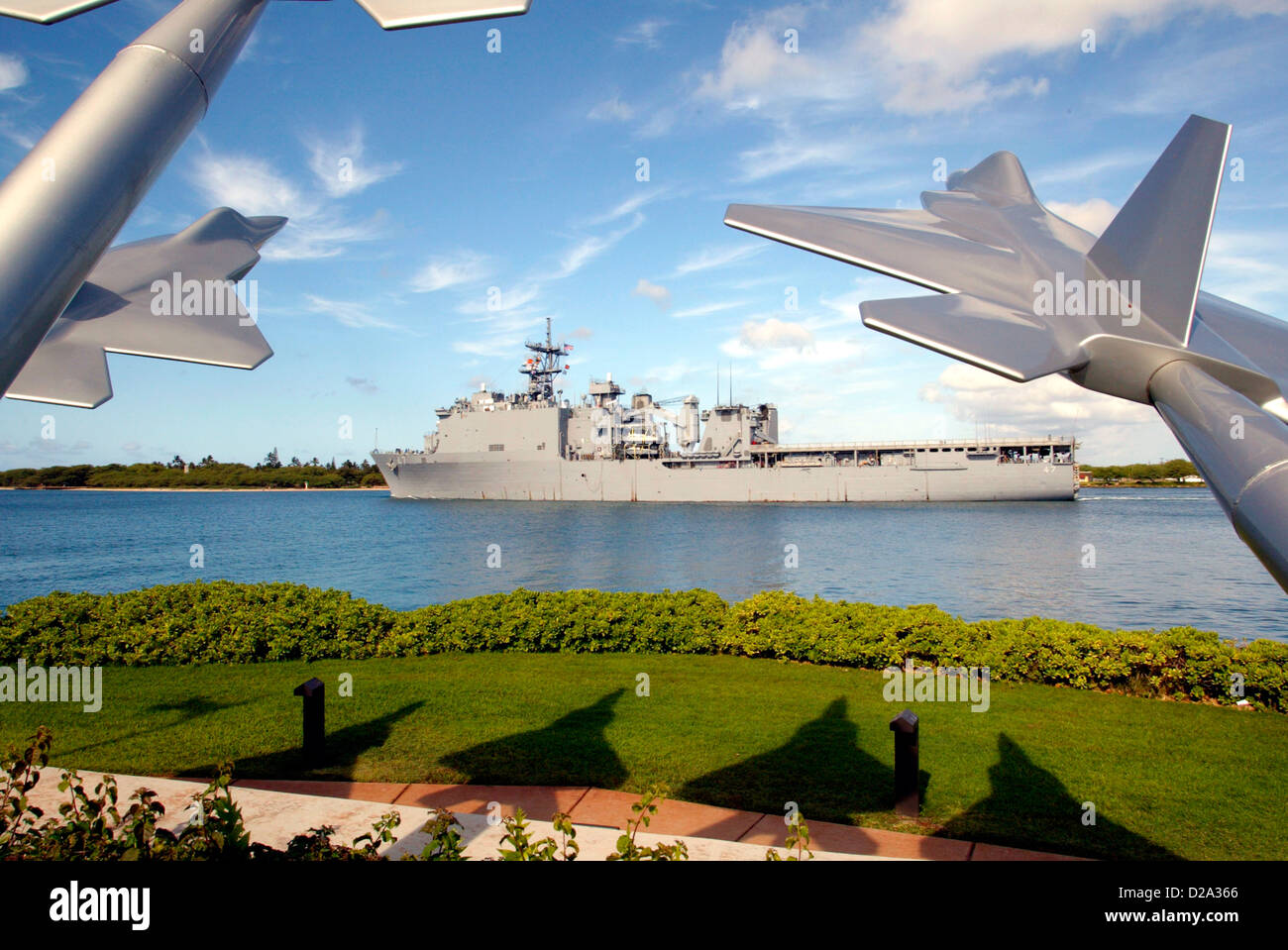 Honolulu, Hawaii - l'USS Rushmore s'écarte de Pearl Harbor Banque D'Images