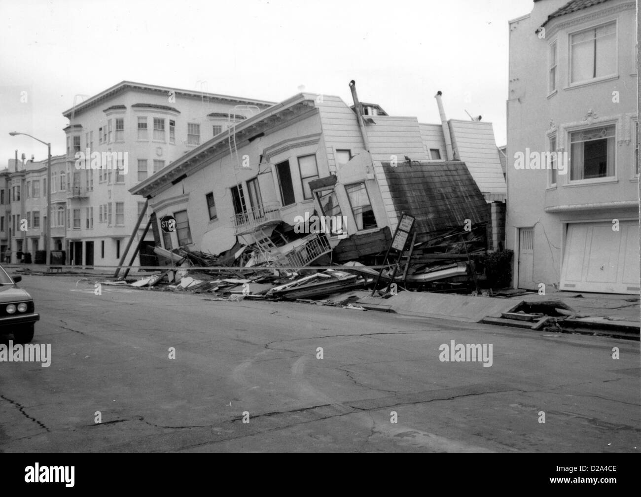 Tremblement de terre de Loma Prieta en Californie 17 Octobre 1989 endommagés dans les structures de la Marina San Francisco cette première histoire Banque D'Images