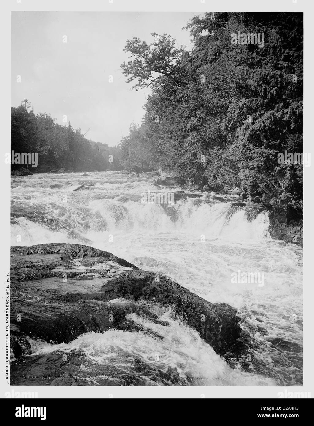Raquette Falls, Adirondack mts., N.Y. [C] 1902 William Henry Jackson, photographe 1843-1942 Banque D'Images