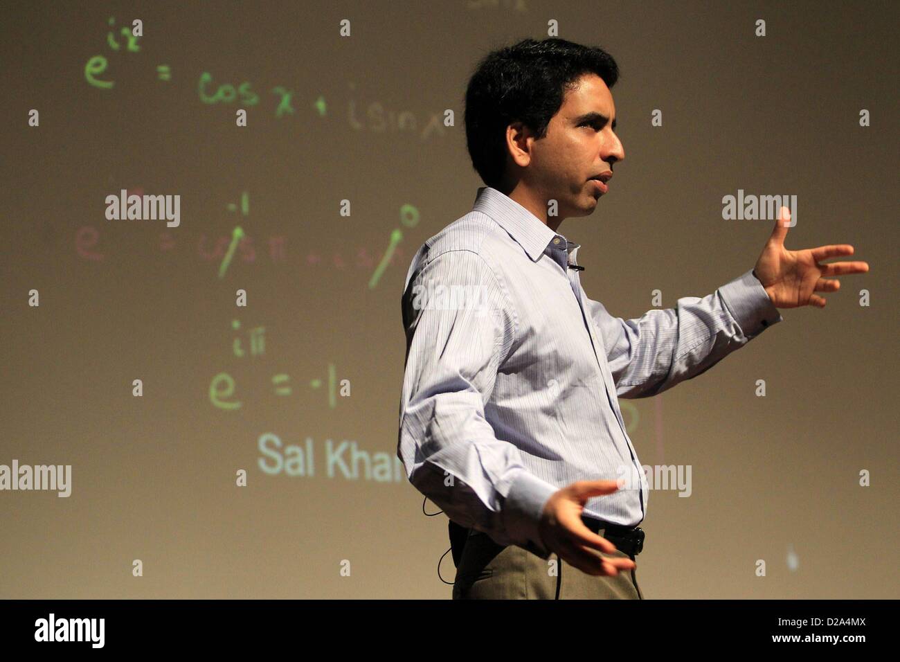 Sao Paulo, Brésil. 17 janvier 2013. Éducateur américain Salman Khan, 36 ans, connu pour ses vidéos dans le You Tube channel 'Khan Academy', parle au cours d'une conférence au Musée de l'image et du son (MIS), à Sao Paulo, Brésil, le 17 janvier 2013 : dpa Crédit photo alliance / Alamy Live News Banque D'Images