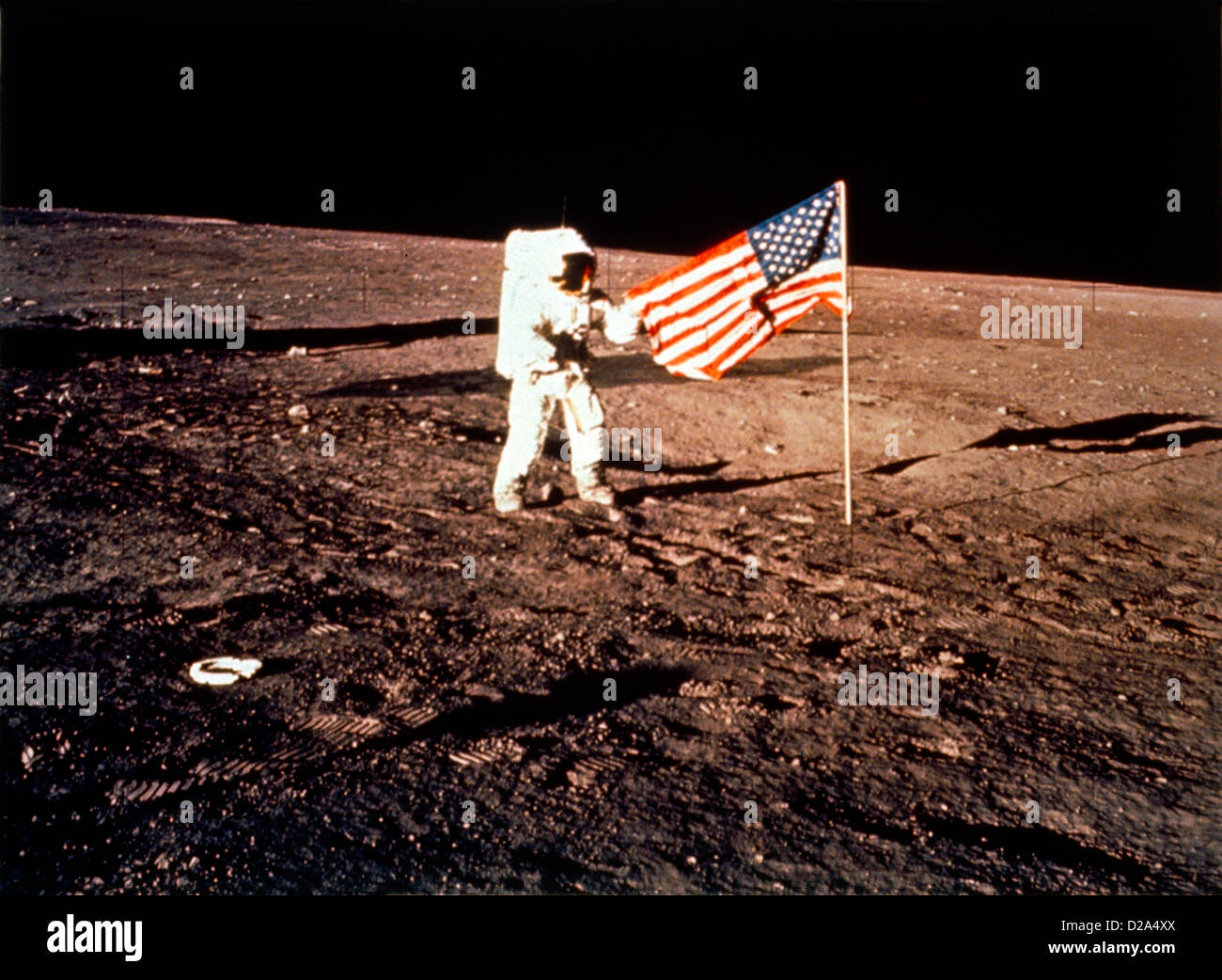Astronaute de drapeau américain sur la Lune Banque D'Images