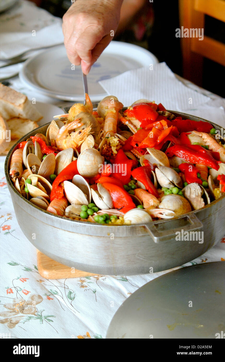 La Paella espagnole traditionnelle Banque D'Images