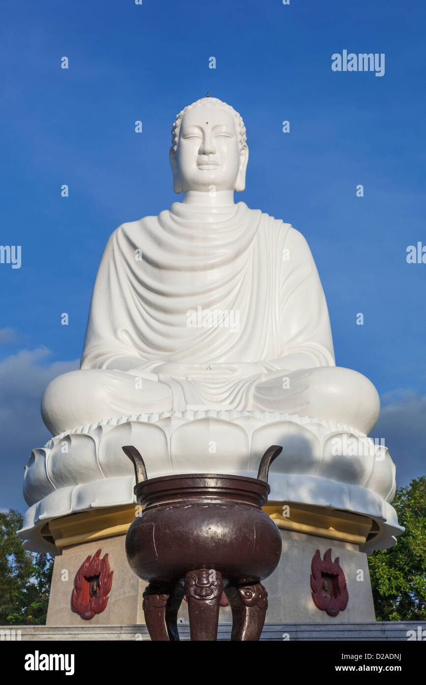 Vietnam, Nha Trang, la Pagode Long Son, Bouddha blanc Banque D'Images