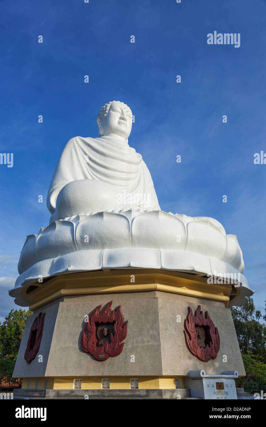 Vietnam, Nha Trang, la Pagode Long Son, Bouddha blanc Banque D'Images