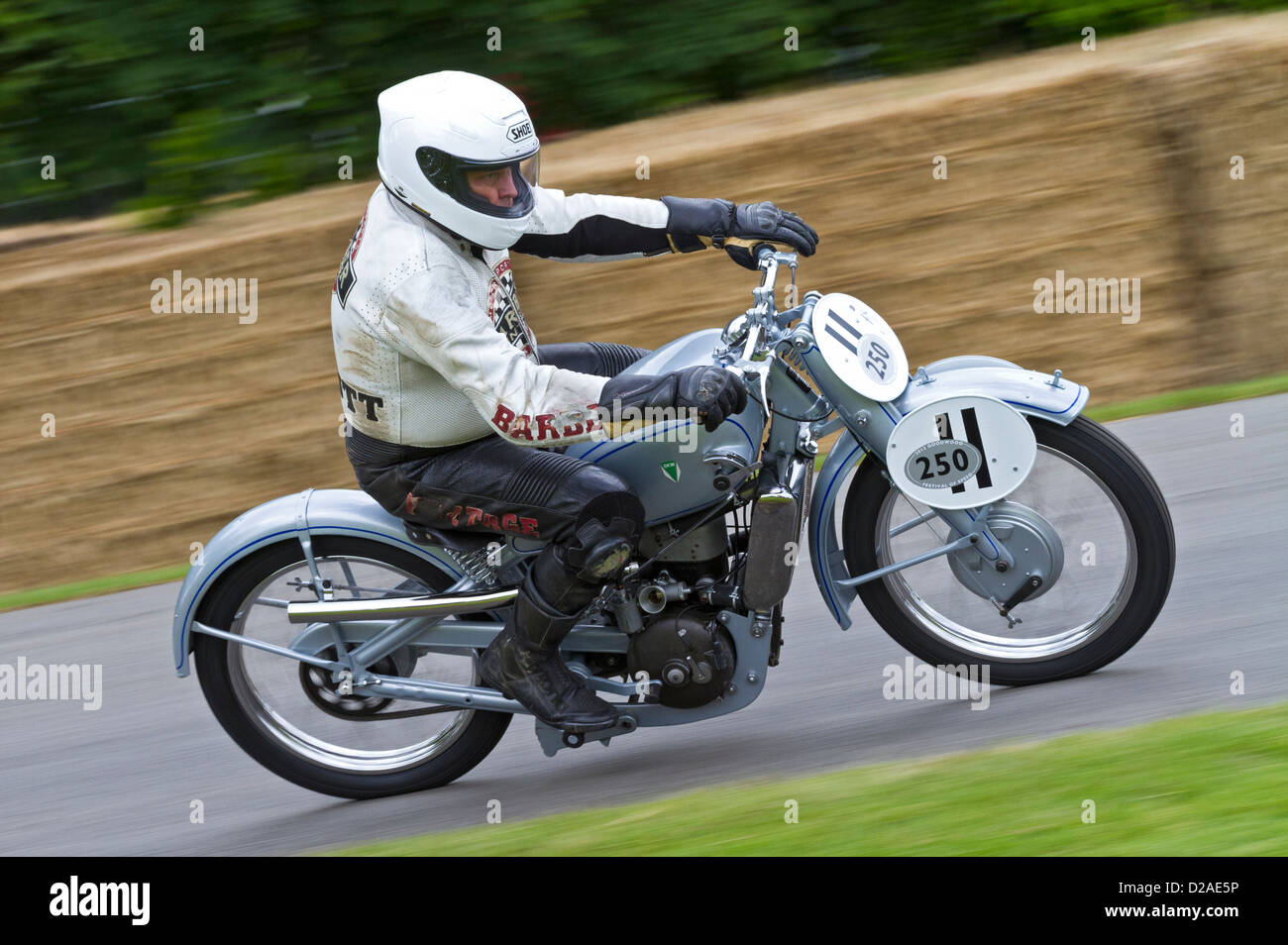 1939 DKW 250SS avec rider Chuck Huneycutt au Goodwood Festival of Speed 2012, Sussex, UK. Banque D'Images