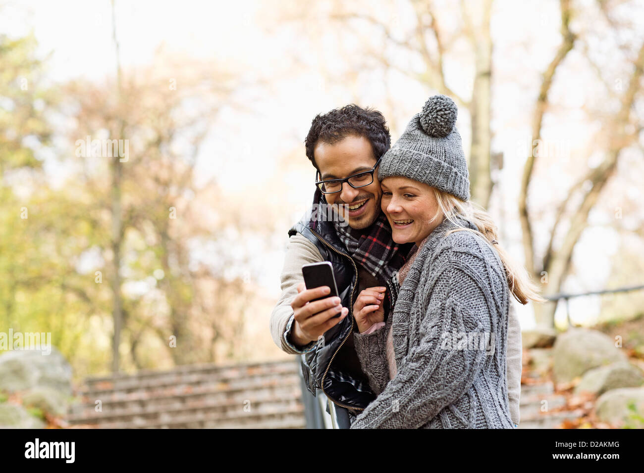 Couple taking photo d'eux-mêmes Banque D'Images