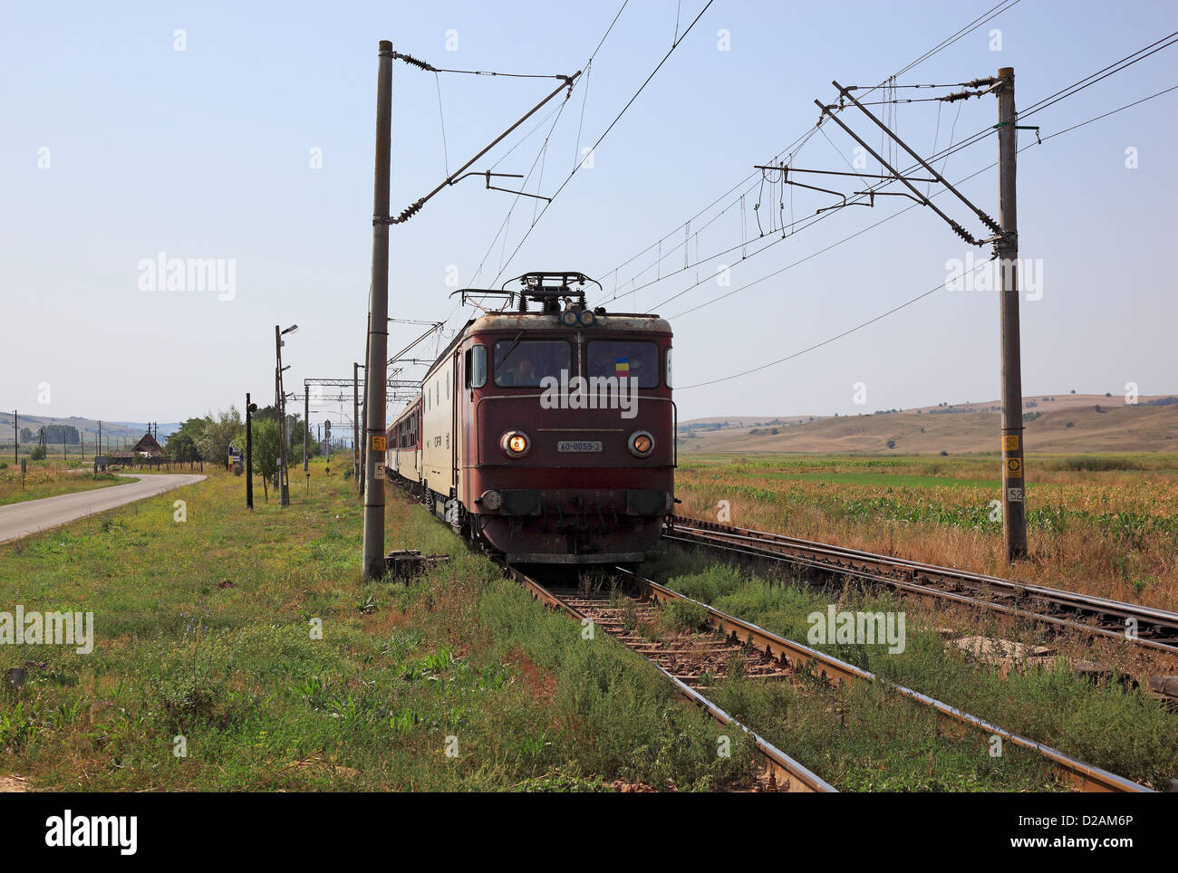 Train local dans le comté de Brasov, Roumanie Banque D'Images