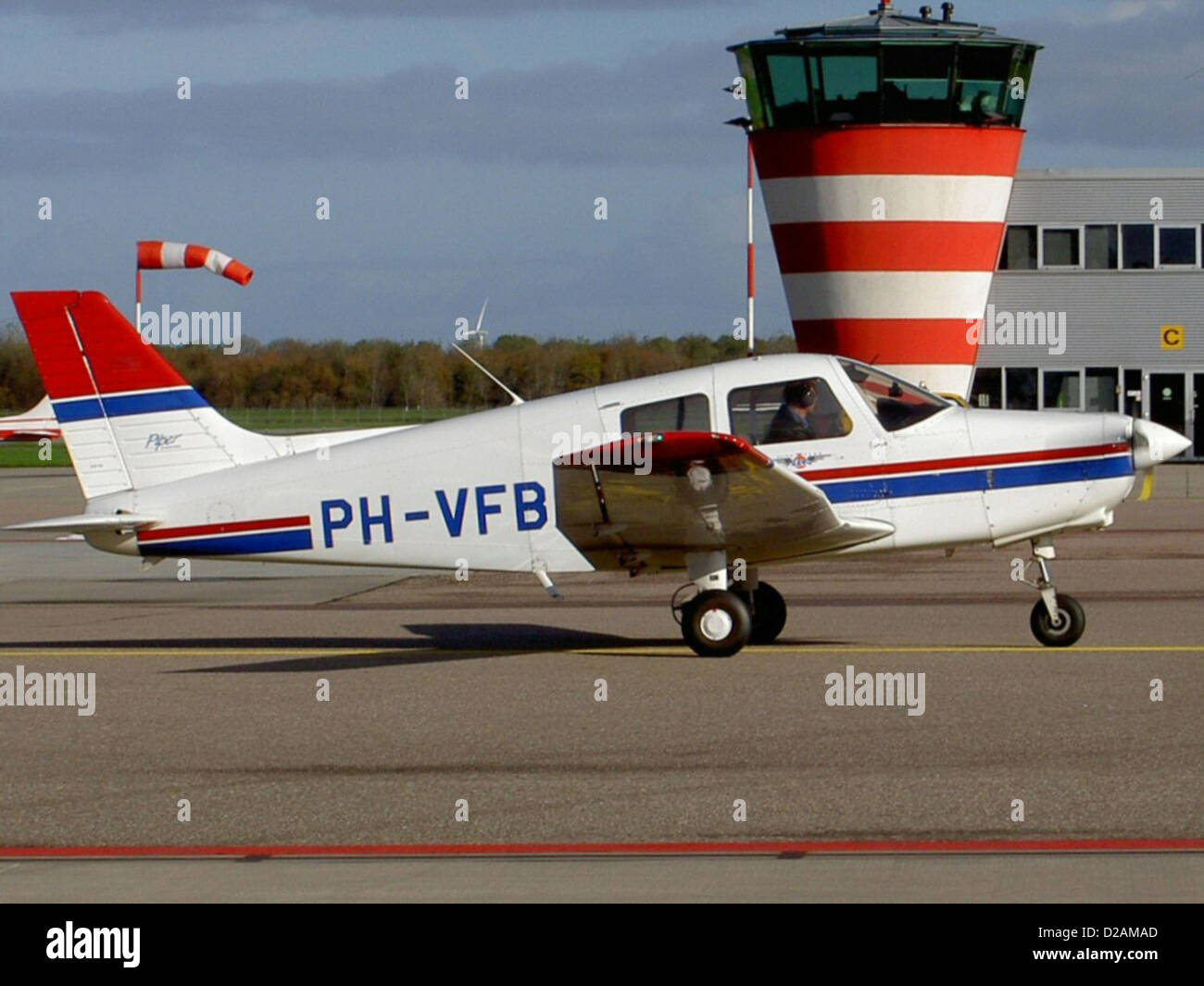 Piper PA-28-161 PH-VFB à Lelystad Airport. Banque D'Images