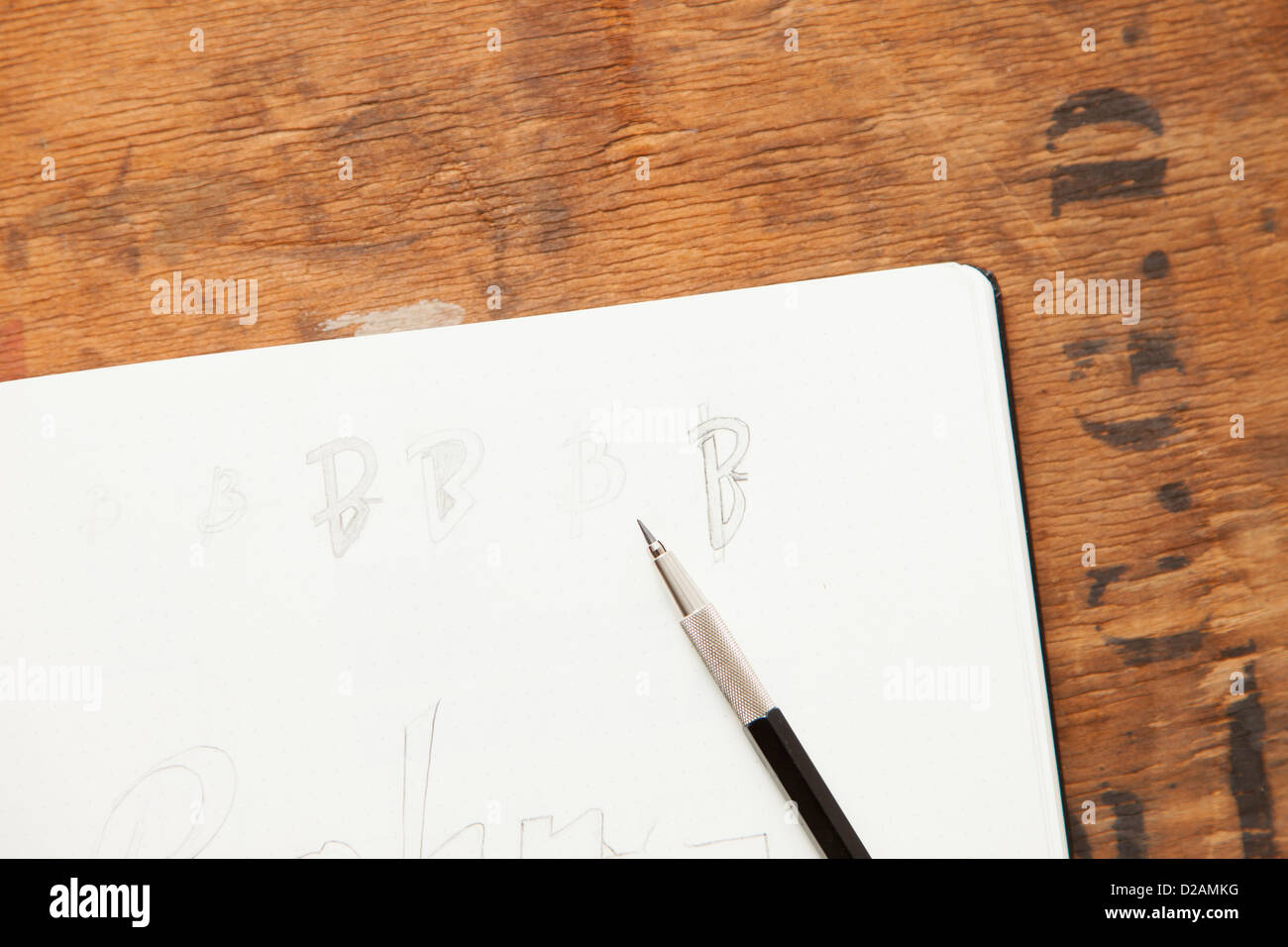 Close up de crayon sur carnet de croquis Banque D'Images