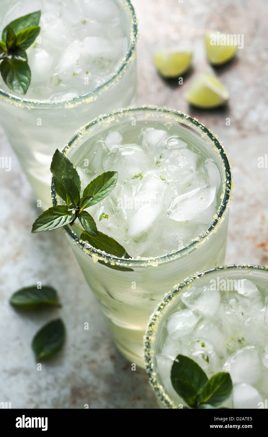 Boisson glacée avec de la chaux et de menthe Banque D'Images