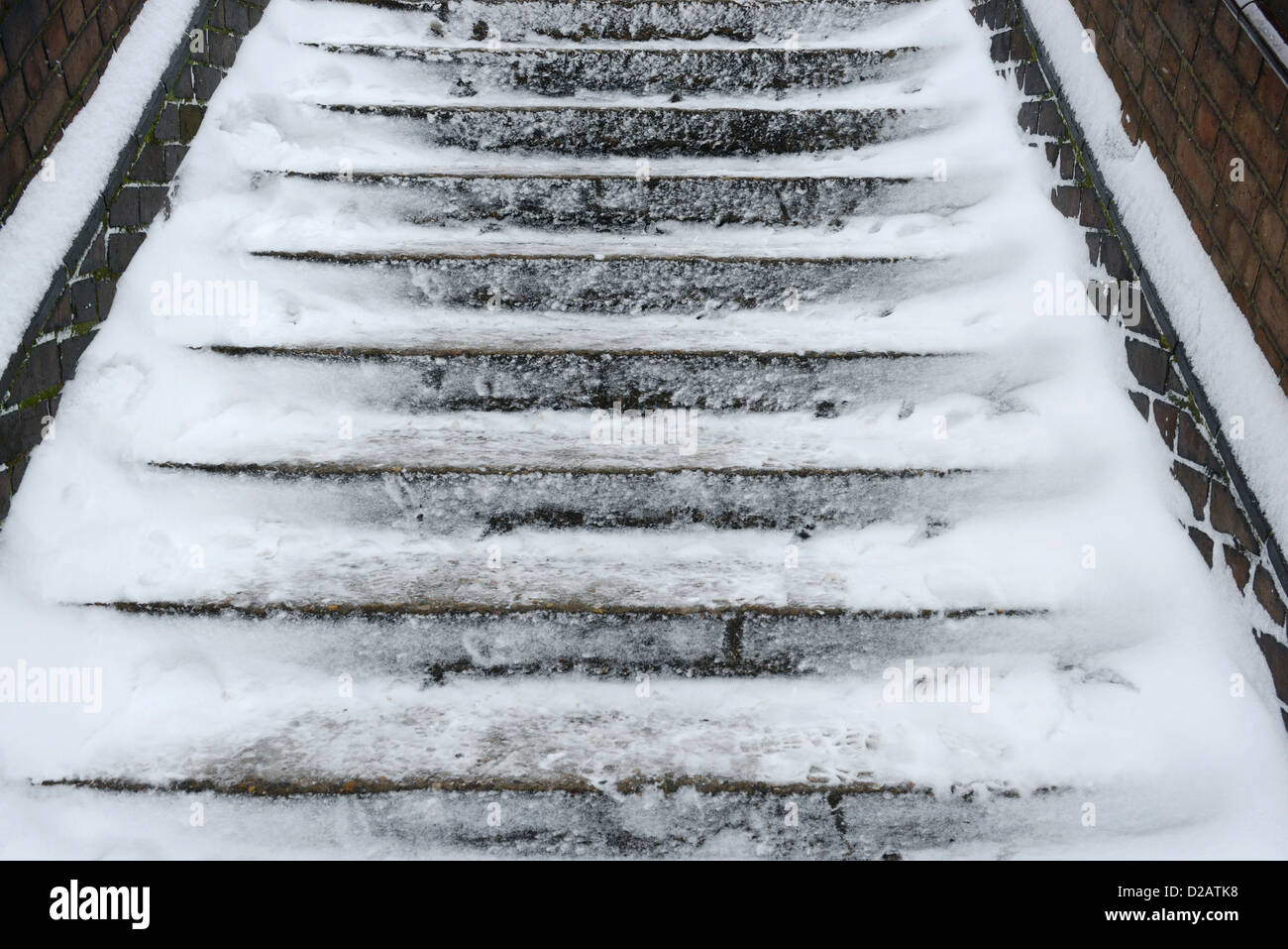 Étapes couvertes de neige glissante Banque D'Images