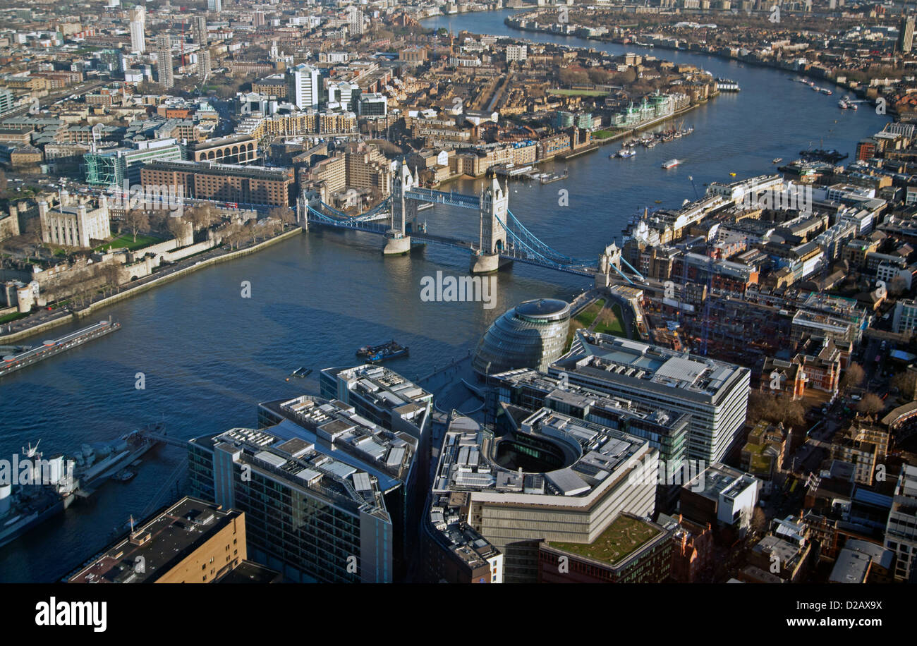 La vue depuis le tesson, y compris le Tower Bridge, la Tour de Londres, le HMS Belfast et l'Hôtel de Ville, Londres, Angleterre, Grande-Bretagne Banque D'Images