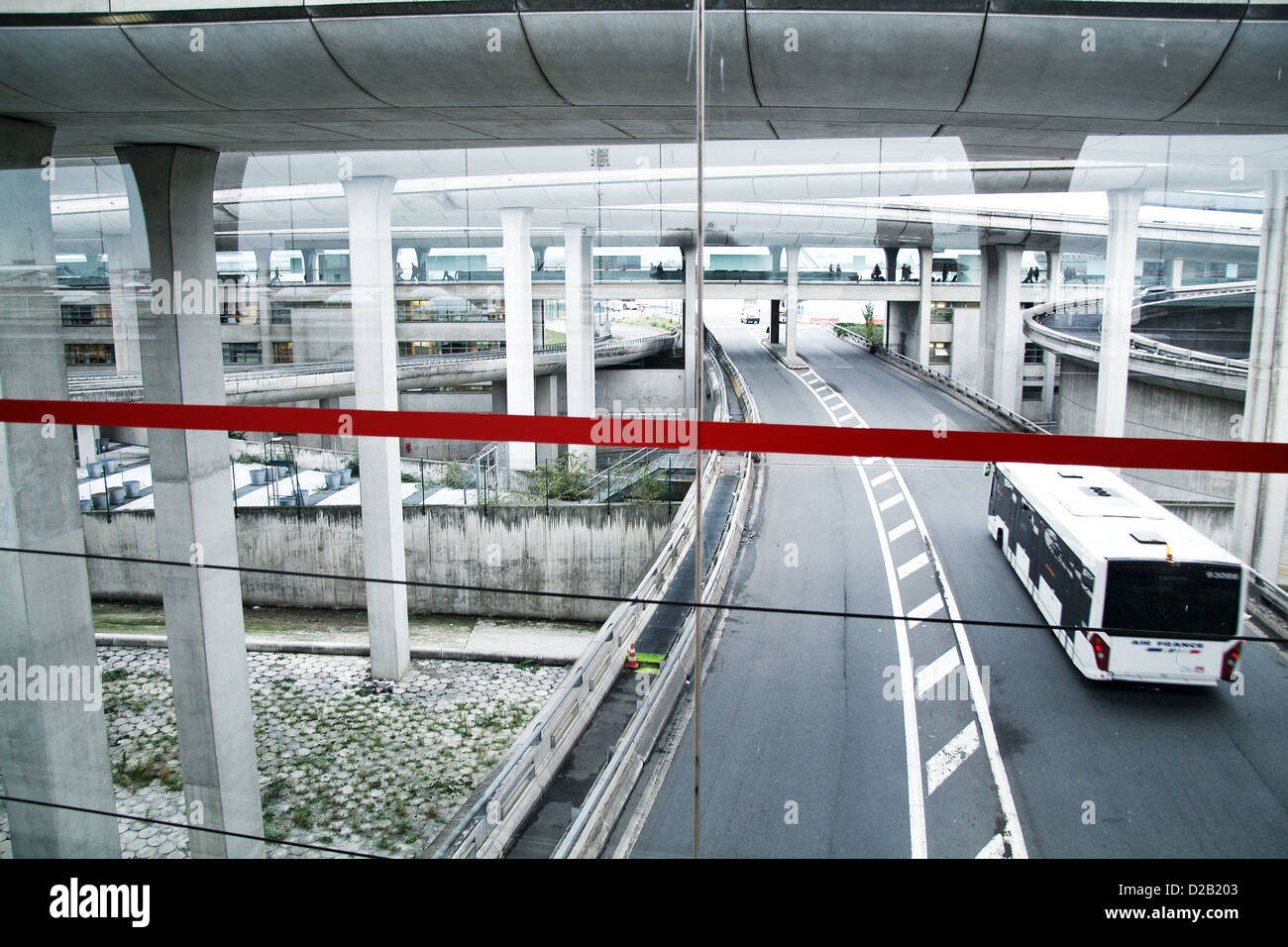 Paris, France, c'est un bus à l'aéroport Charles de Gaulle Banque D'Images