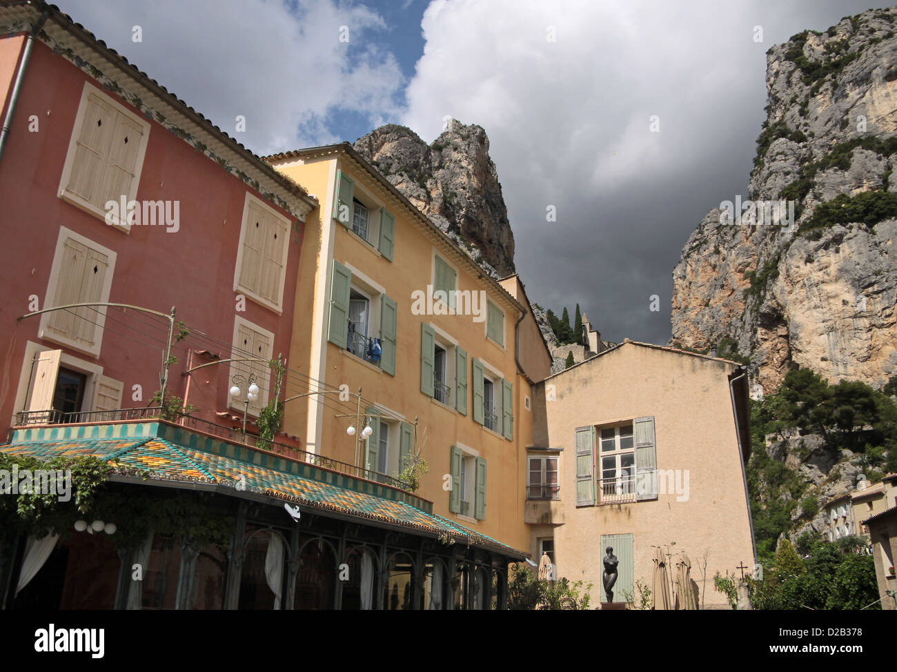 Le village de Moustiers-Sainte-Marie en Haute-Provence, France Banque D'Images