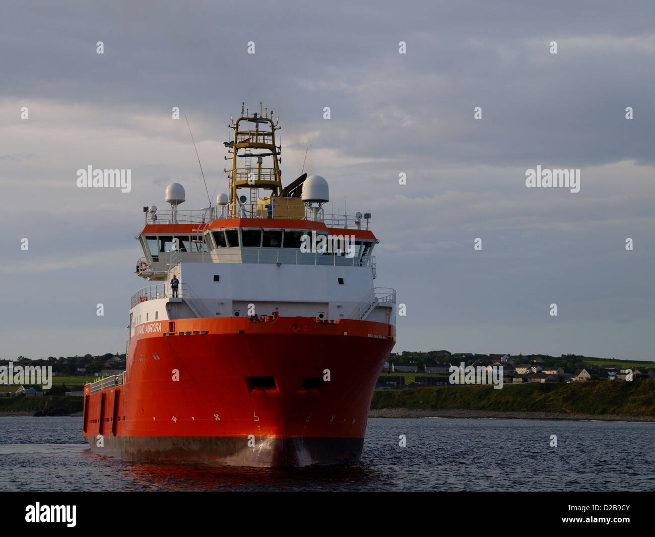 Un navire de ravitaillement de la mer du Nord à Scrabster Harbour, station d'Caithness, la plus proche du port de l'atlantique, continentale champs de pétrole. Banque D'Images