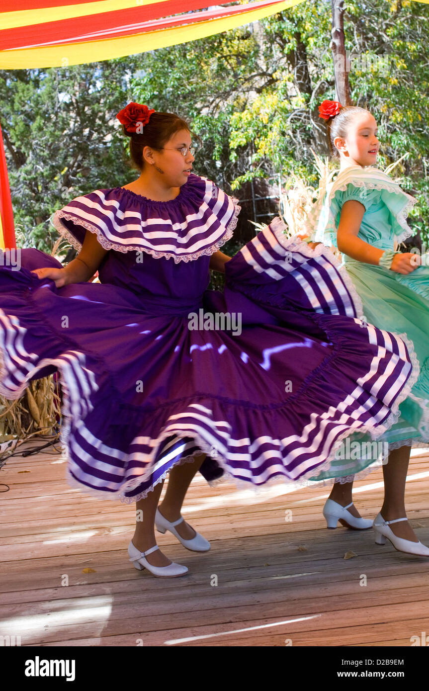 Danse folklorique mexicain El Rancho De Las Golondrinas c'est Living History Museum 18e siècle colonial espagnol au Nouveau Mexique. Banque D'Images