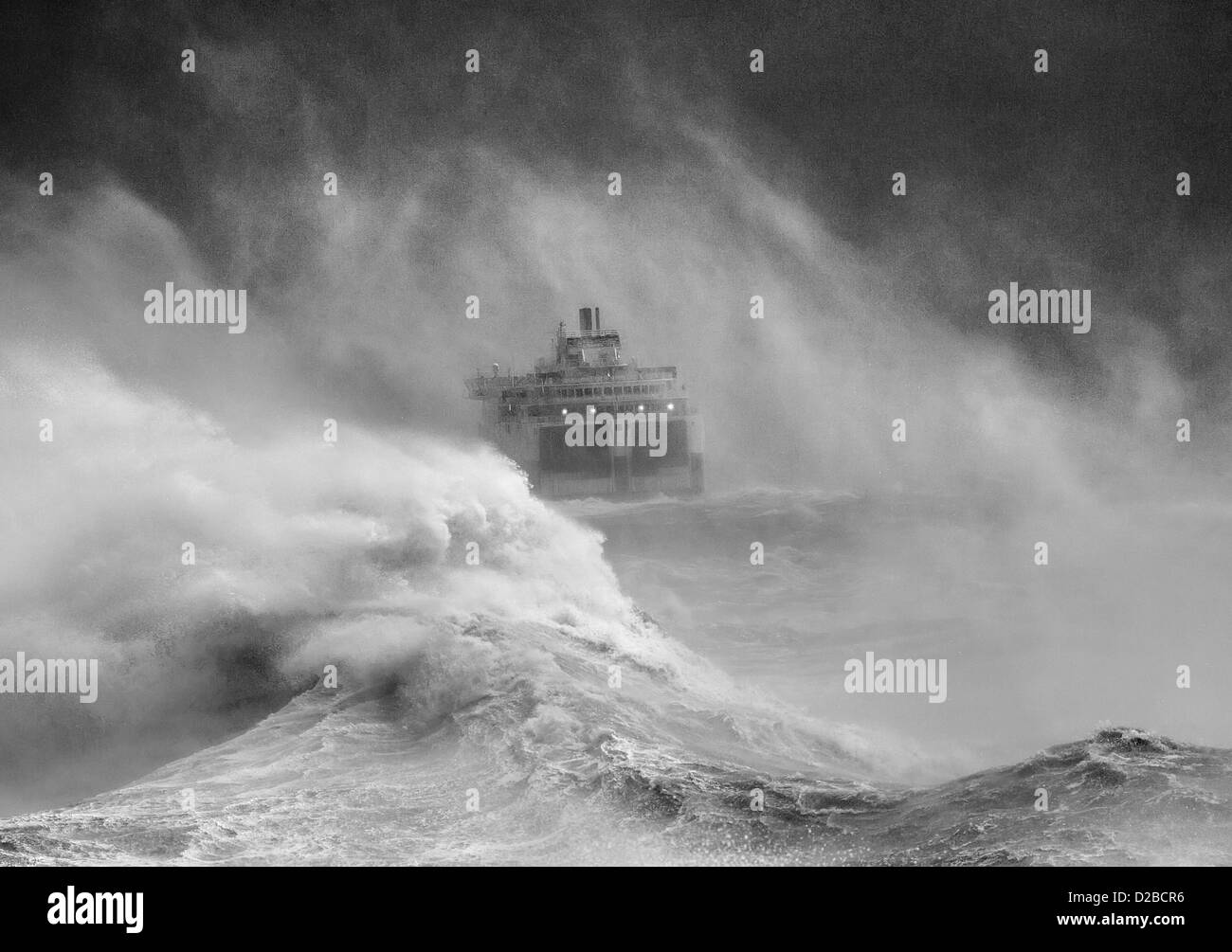 Newhaven ferry Transmanche transmanche de quitter le port au cours d'une tempête veuillez voir DGRNFC qui est le gagnant du concours Banque D'Images