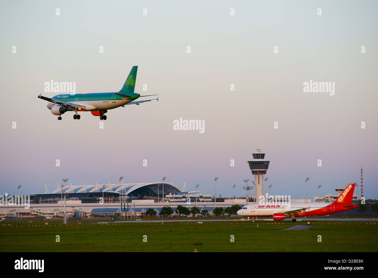 L'atterrissage, avion, avion, l'aéroport de Munich, le MUC Banque D'Images