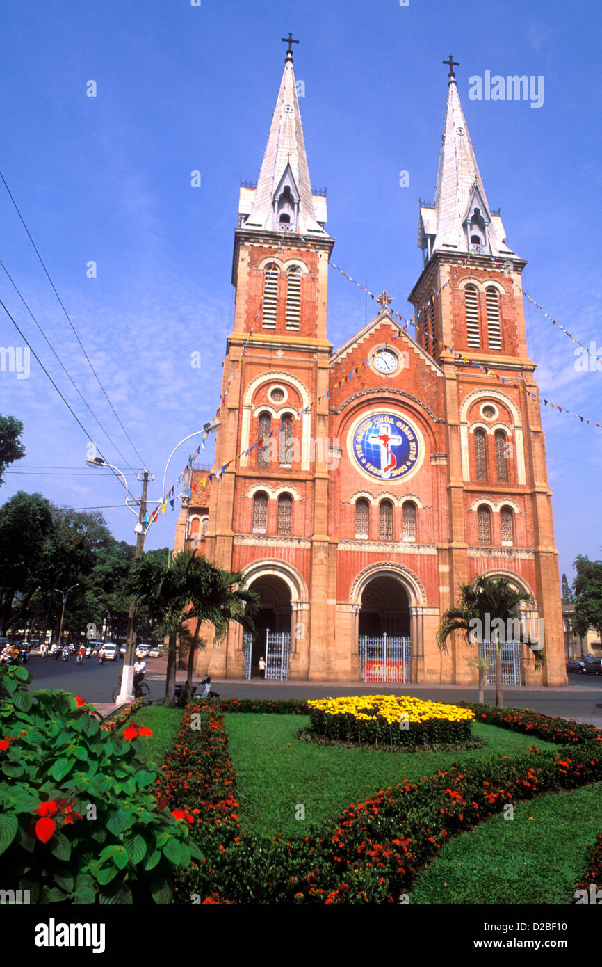 Vietnam, Saigon, Ho Chi Minh Ville. La Cathédrale Notre Dame. Construit en 1877 Banque D'Images