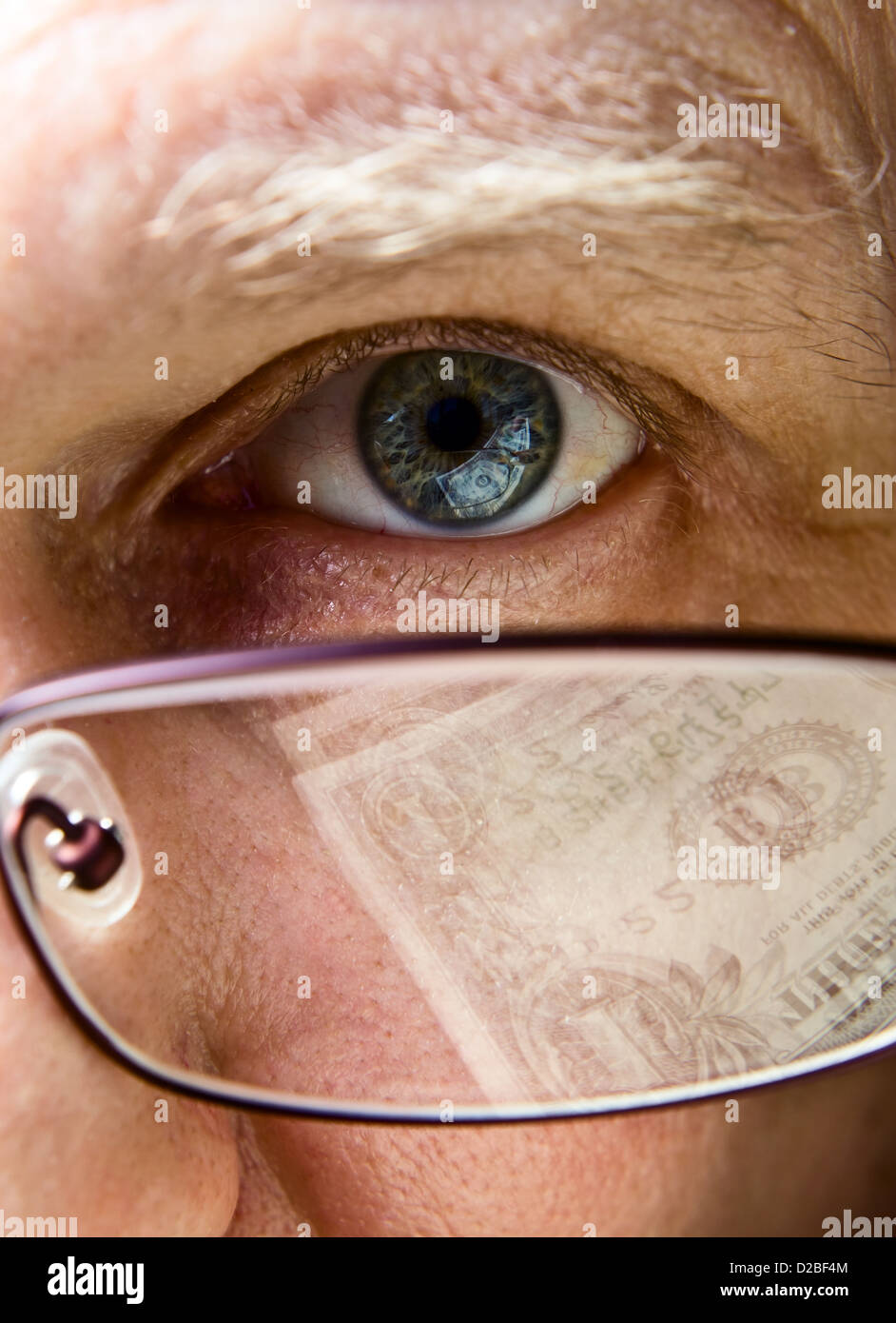 L'œil de l'homme, naturel reflet dans les yeux et verres Banque D'Images