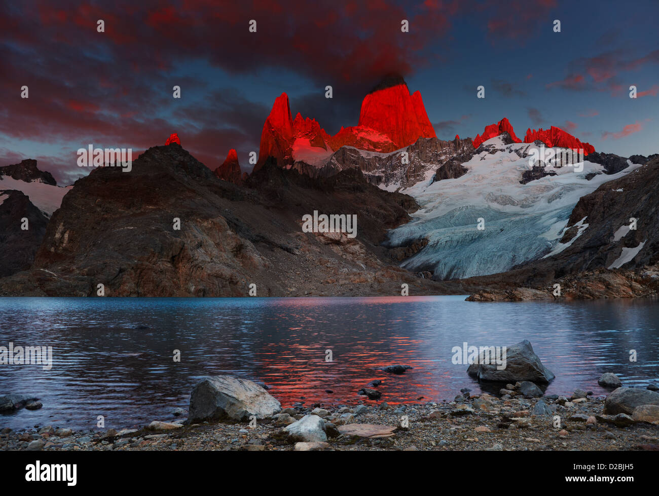 Laguna de los Tres et le mont Fitz Roy, sunrise dramatiques, Patagonie, Argentine Banque D'Images