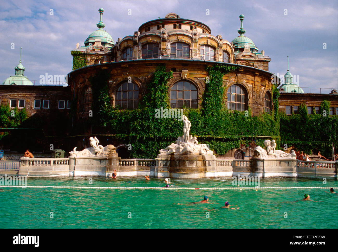 Hongrie, Budapest, des bains Szechenyi, Piscine Extérieure Banque D'Images