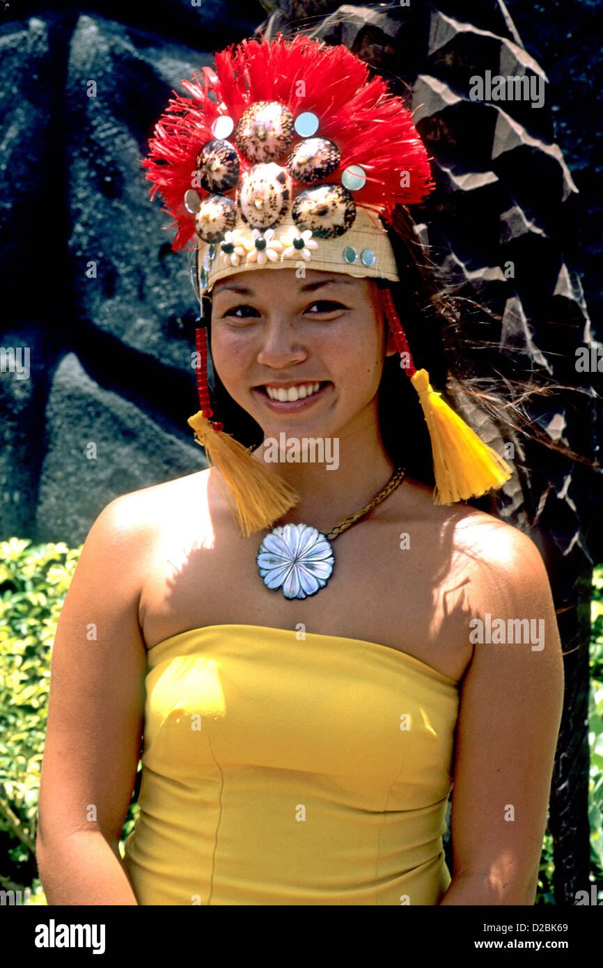 Hawaii, Oahu. Centre Culturel polynésien. Femme en costume traditionnel  Photo Stock - Alamy