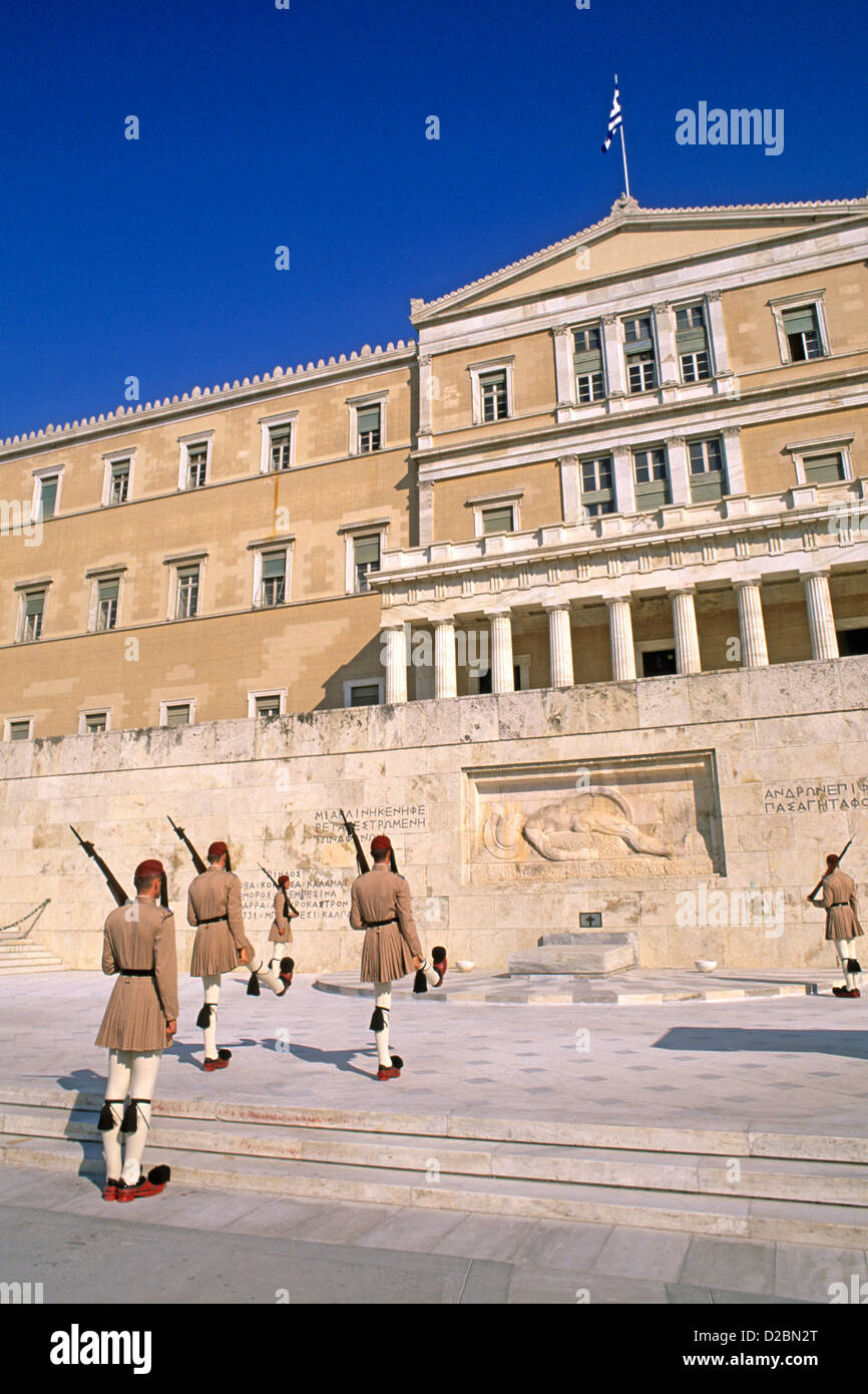 Grèce, Athènes. Le Parlement, la Tombe du Soldat inconnu Banque D'Images