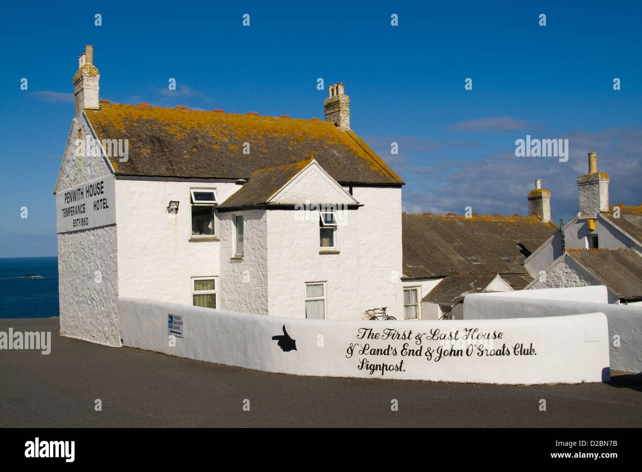 Plus au sud de l'Angleterre Lands End en Cornouailles. La première et dernière maison de l'Angleterre Banque D'Images