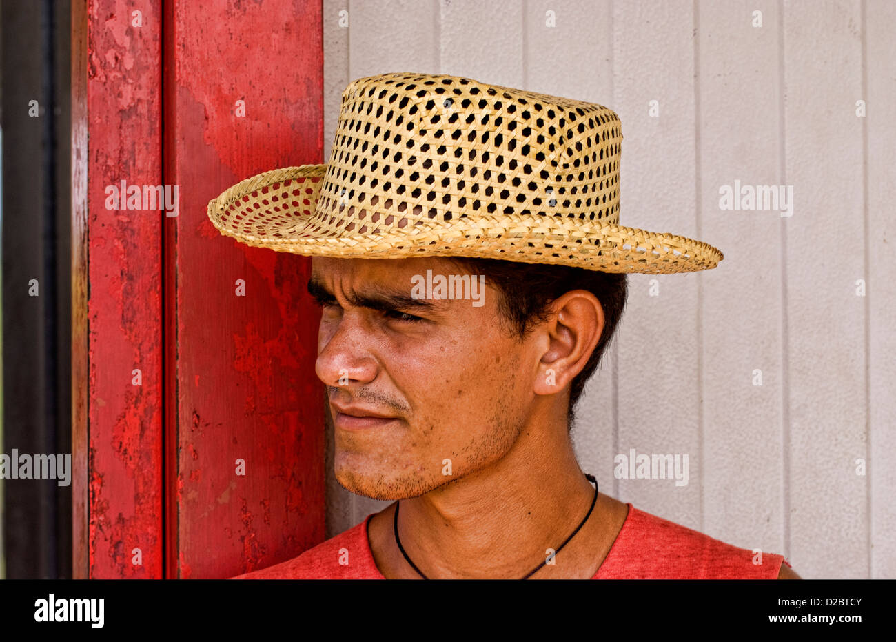 L'homme à Chapeau de Paille Portrait à La Havane, Cuba Photo Stock - Alamy