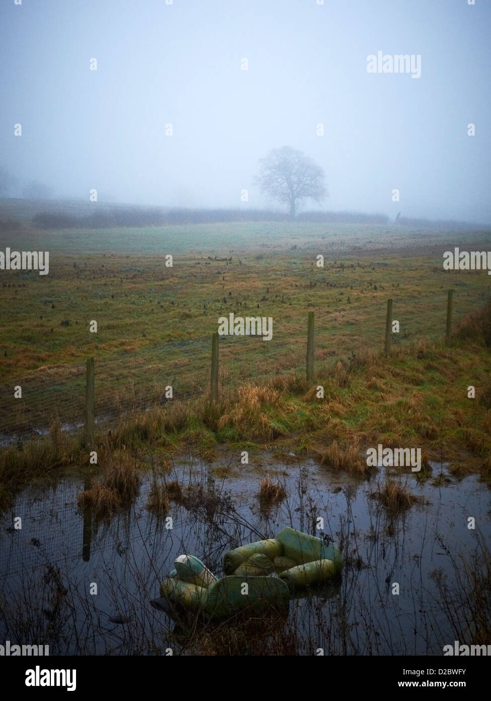 Flytipping dans la campagne du Cheshire Banque D'Images