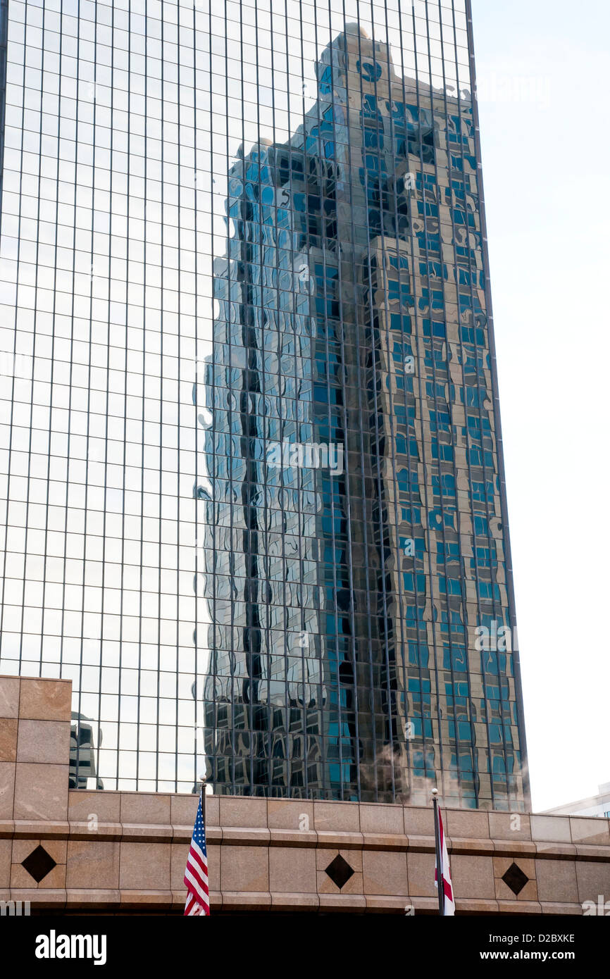 Reflet de gratte-ciel, au centre-ville, Birmingham, Alabama, USA, Amérique du Nord Banque D'Images