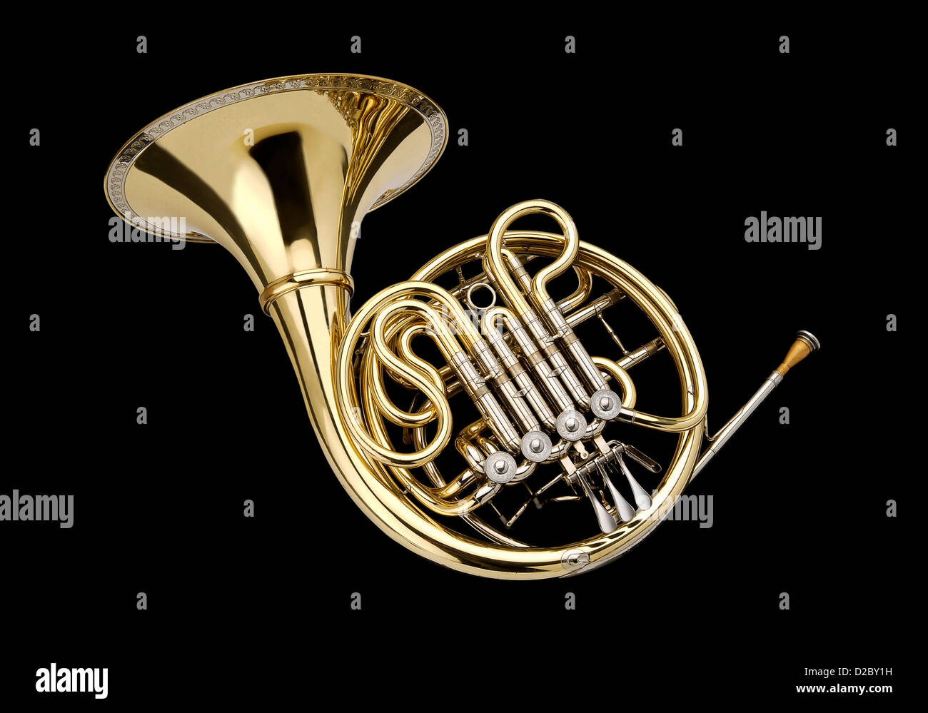 Cor Français, instrument à vent. Sur un fond noir Photo Stock - Alamy