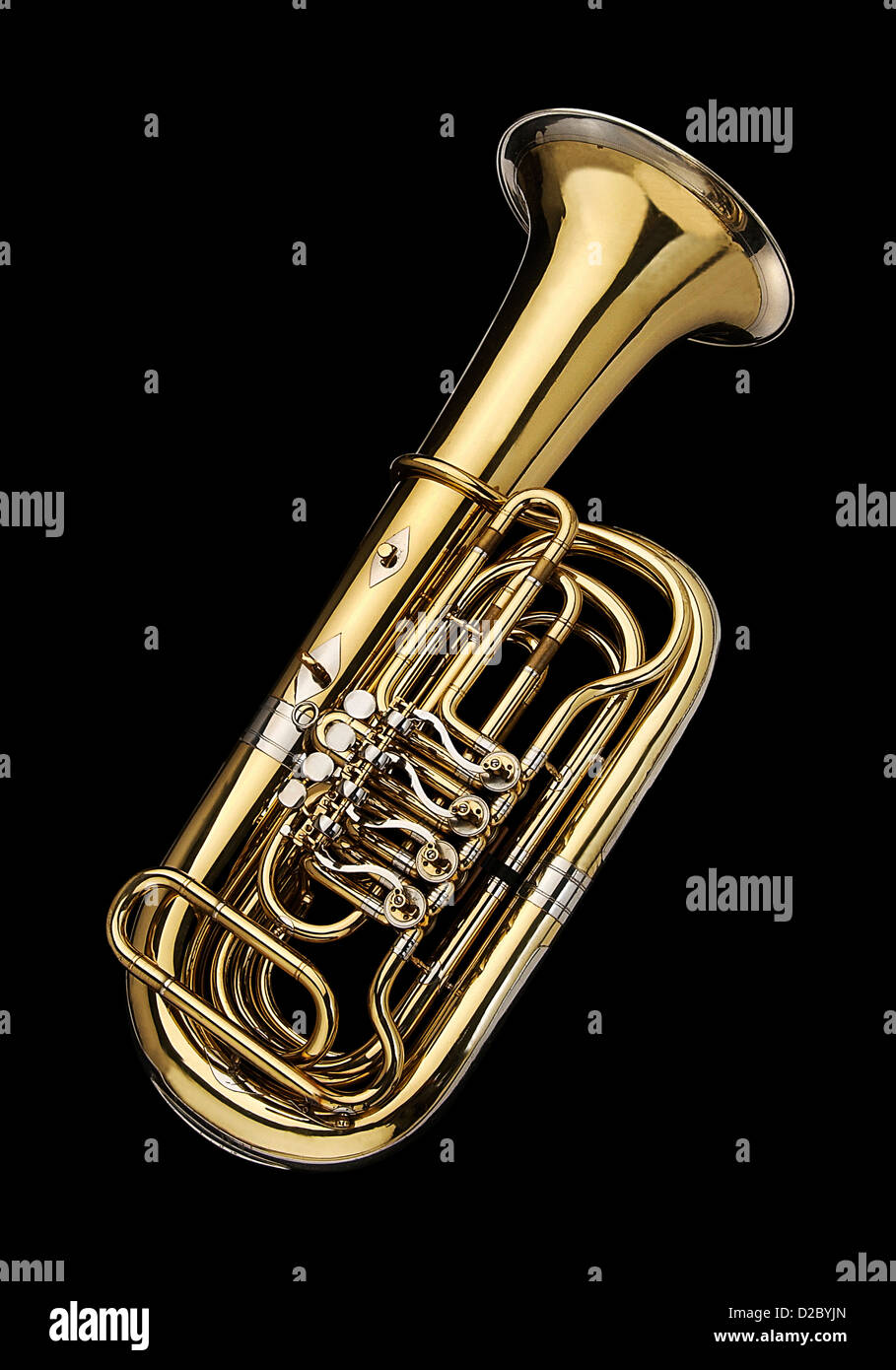 Tuba, instrument à vent. Sur un fond noir Photo Stock - Alamy