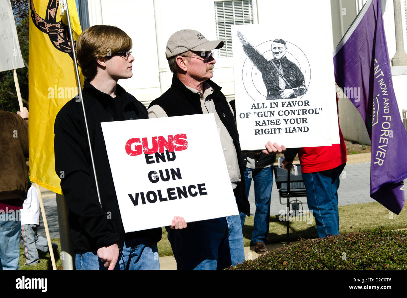 Partisans à fusils à travers l'Amérique à la capitale de l'état à Montgomery, Alabama, United States le 19 janvier 2013. Rallye est d'appuyer l'homme d'armes à feu et le deuxième amendement. Banque D'Images