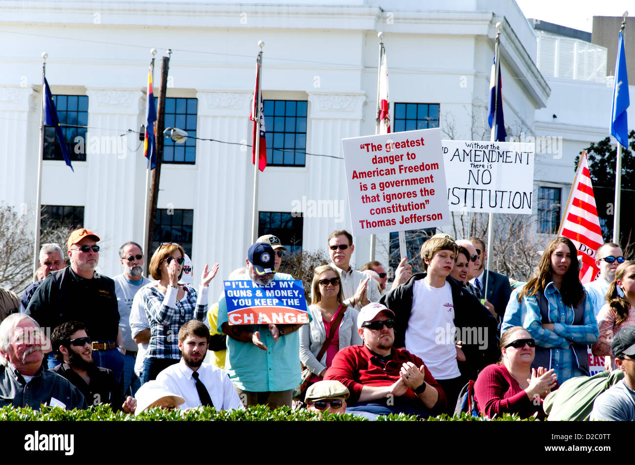 Partisans à fusils à travers l'Amérique à la capitale de l'état à Montgomery, Alabama, United States le 19 janvier 2013. Rallye est d'appuyer l'homme d'armes à feu et le deuxième amendement. Banque D'Images