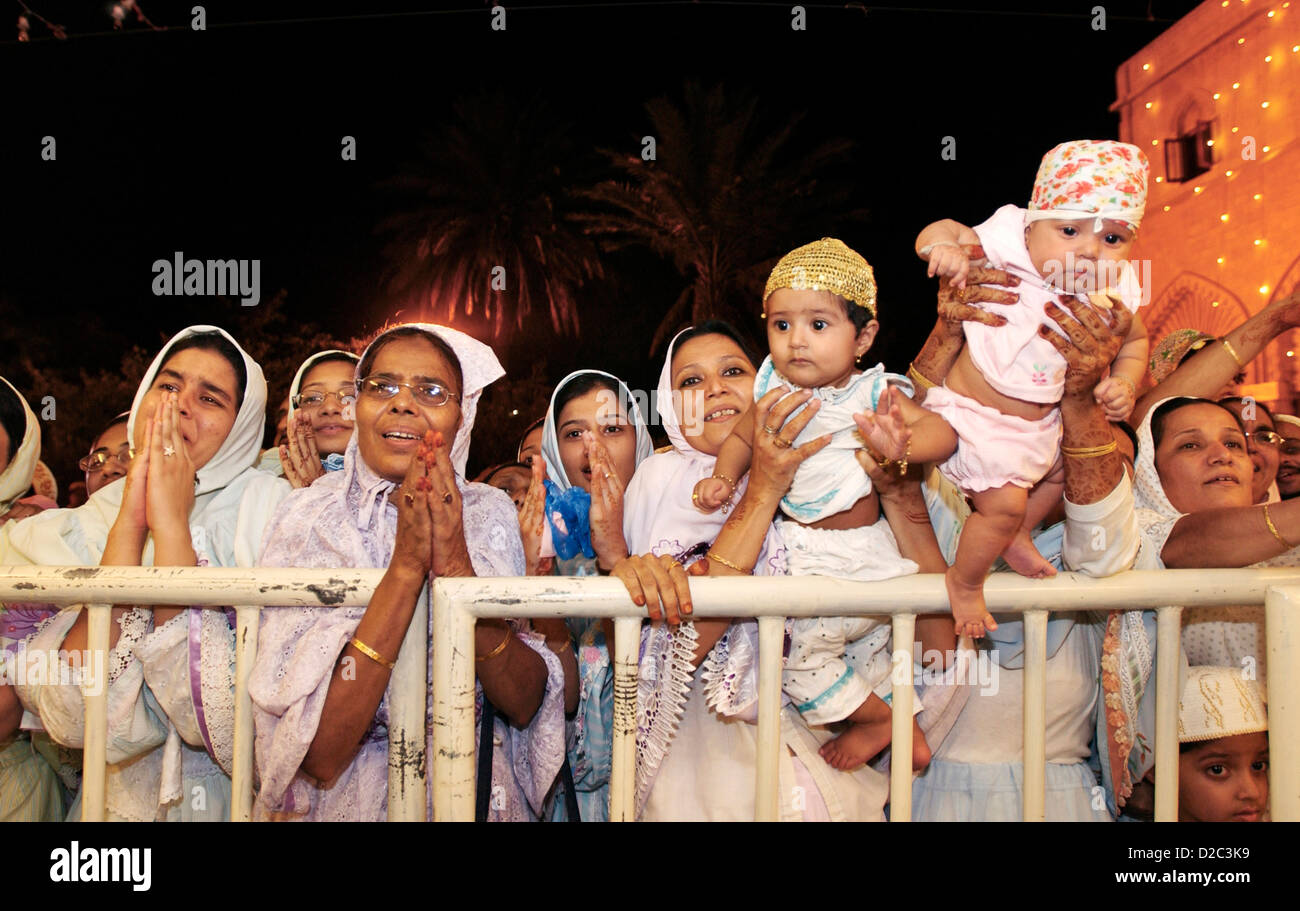 Les membres de la communauté bohra cherchant la bénédiction de chef religieux, Syedna, Inde Banque D'Images