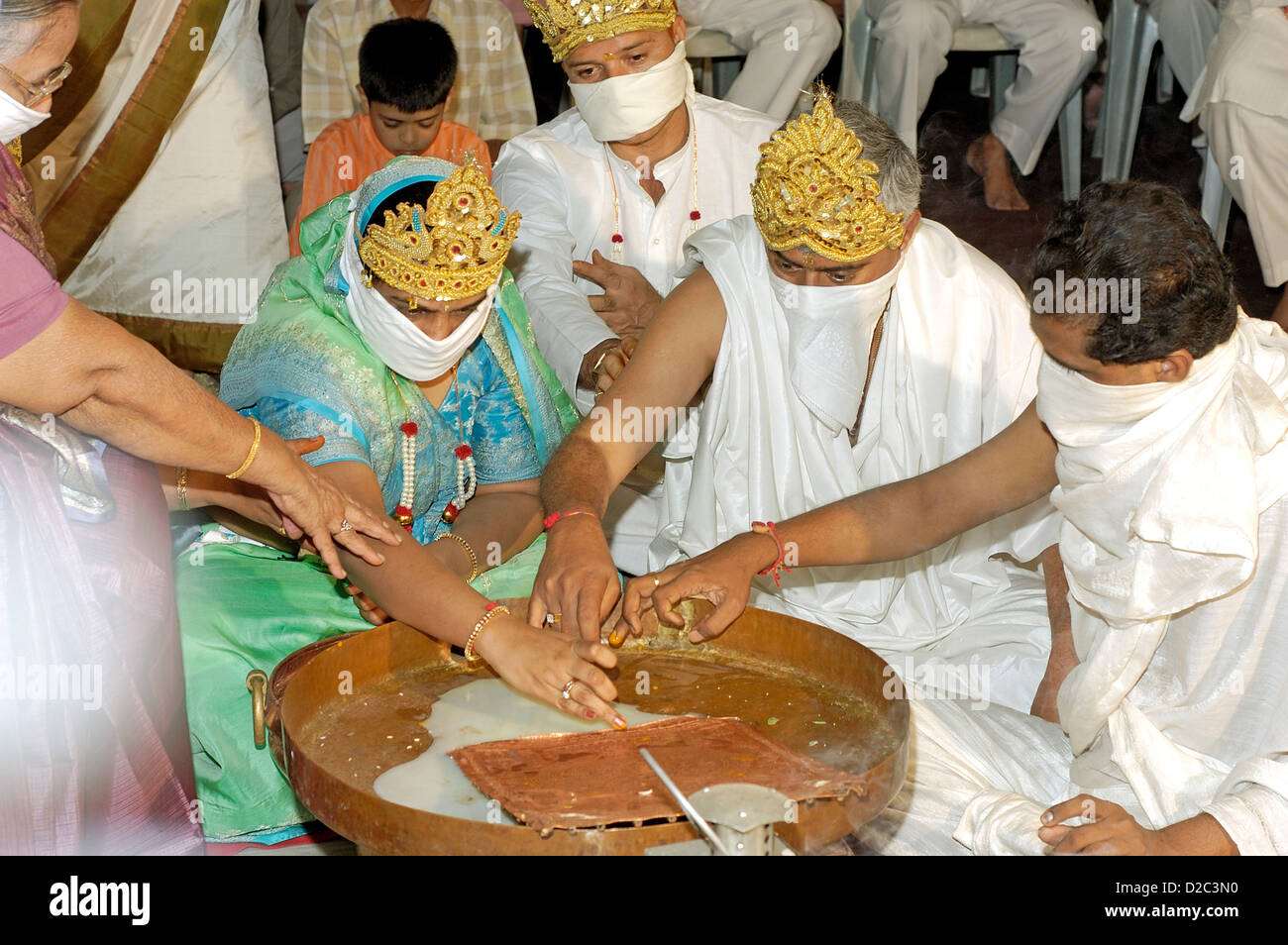 Prière spéciale offerte par la communauté religieuse Jain de l'Inde Banque D'Images