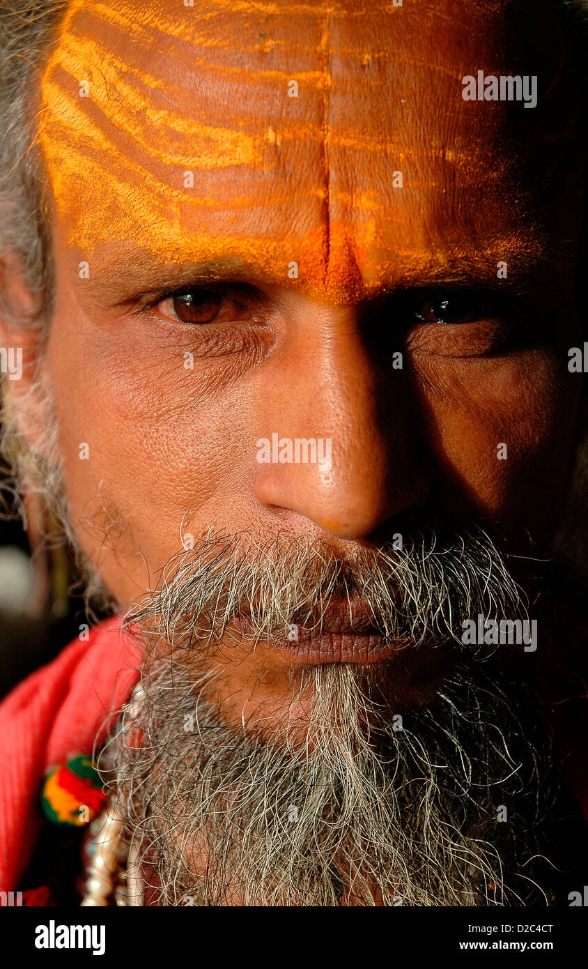Prêtre barbu indien avec Tilak ou les marques sur le front, Ujjain, Inde Banque D'Images