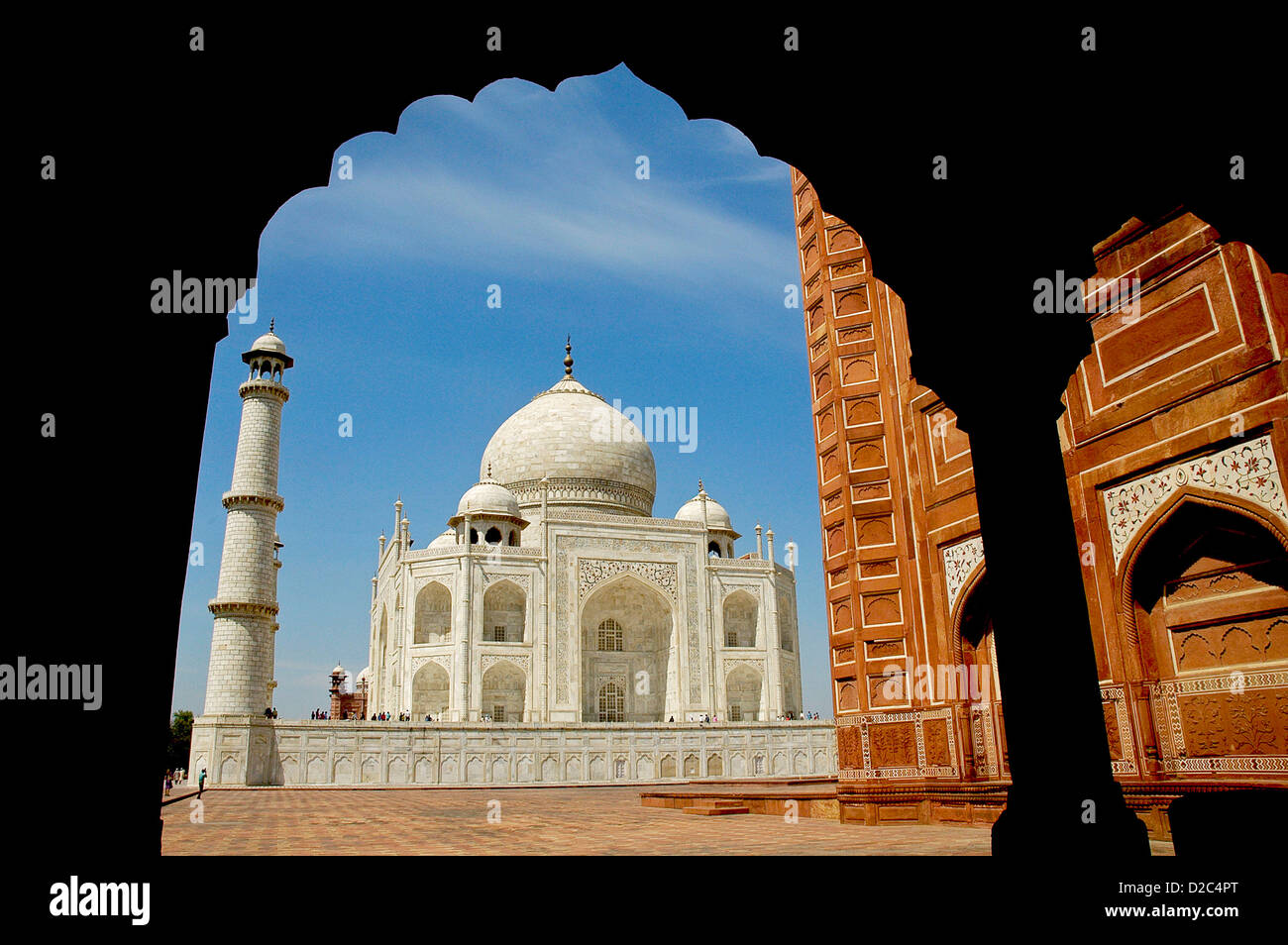 Taj Mahal à travers une arche, Agra, Delhi, Inde Banque D'Images