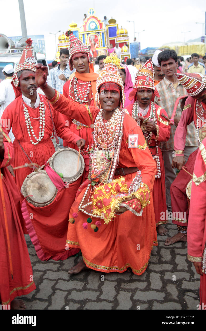 Gondhali Gondhali Shanghai District Performing Dance Durant Procession Déesse Amba Devi Kalwa Naka Tembhi Thane Maharashtra Banque D'Images