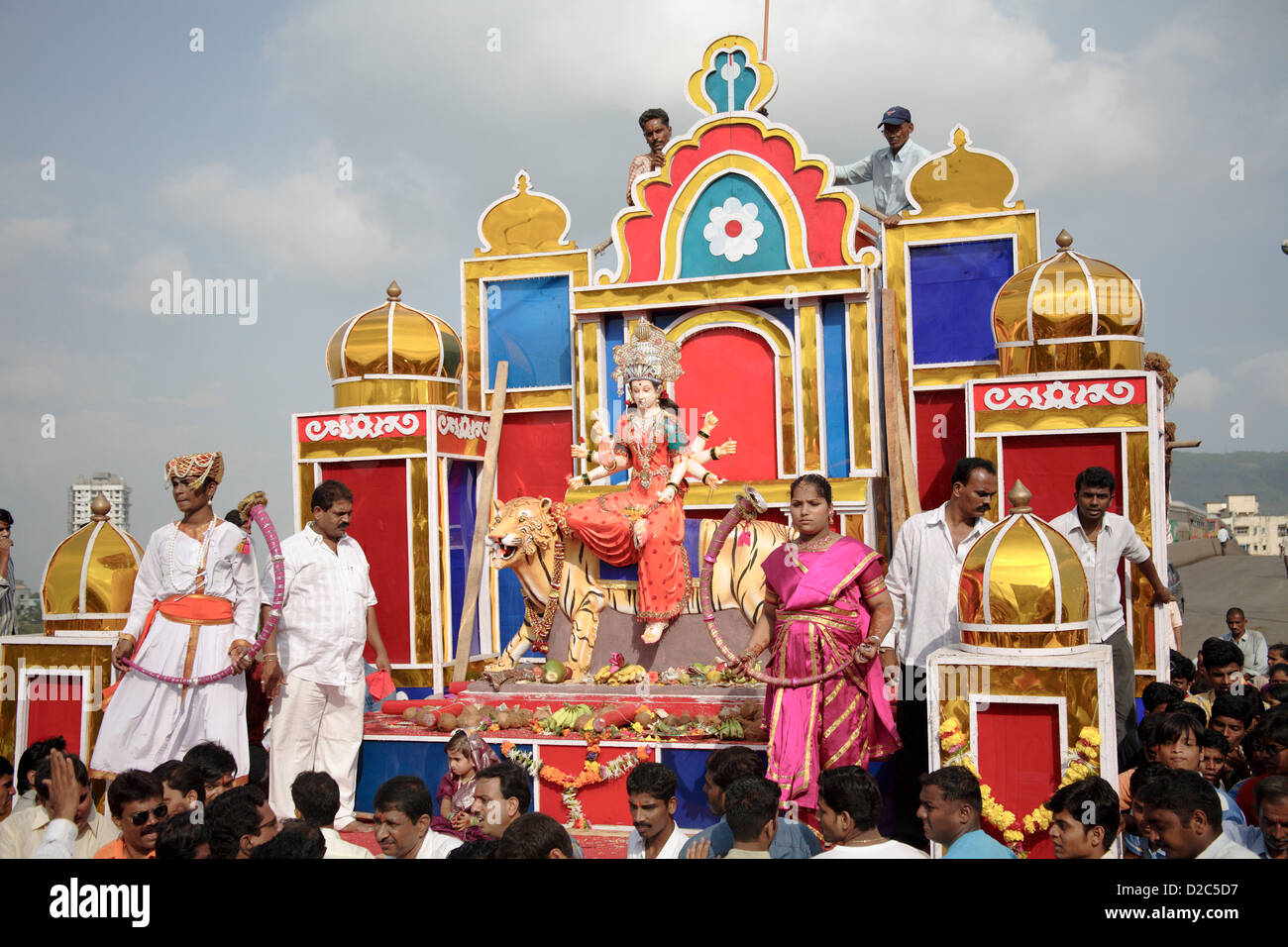 Navaratri Dandiya Garba Festival, Procession de Ma Ambadevi, Bhavani Devi de Kalwa à Tembhi Naka, Thane, Maharashtra, Inde Banque D'Images