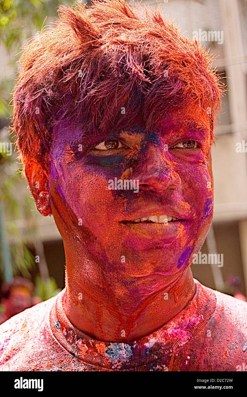 Portrait de Holi, Festival des couleurs au Maharashtra, Inde Banque D'Images