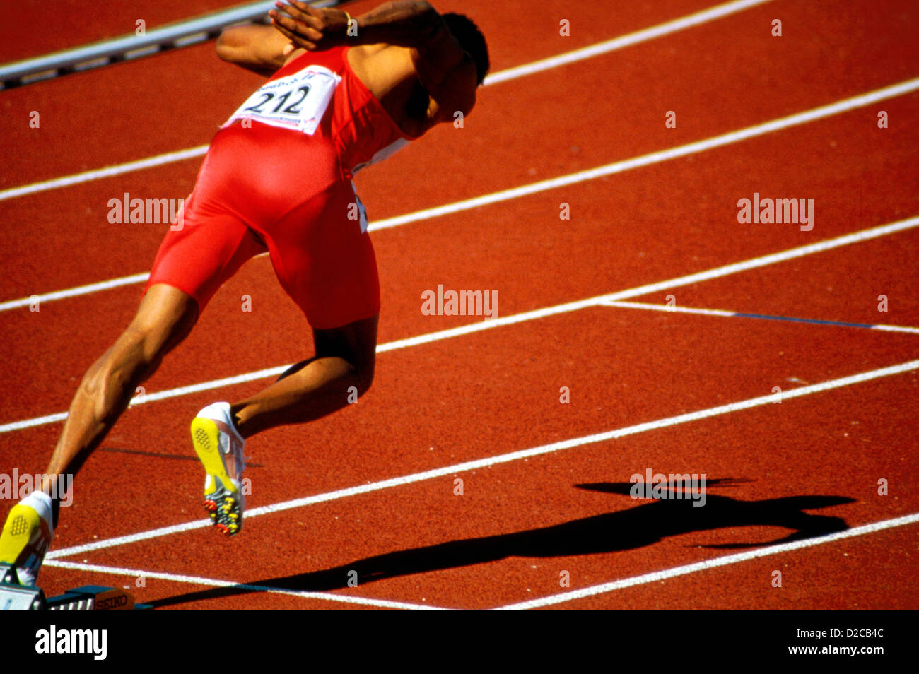 Athlétisme : l'exécution d'événement. Au démarrage d'un coureur de la Race Banque D'Images