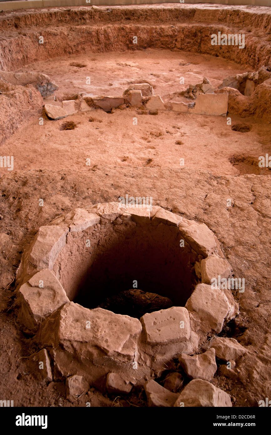 Ruines d'une kiva, salle utilisée pour les rituels religieux de l'époque précolombienne, les indiens Anasazi Mesa Verde National Park en Californie, Banque D'Images