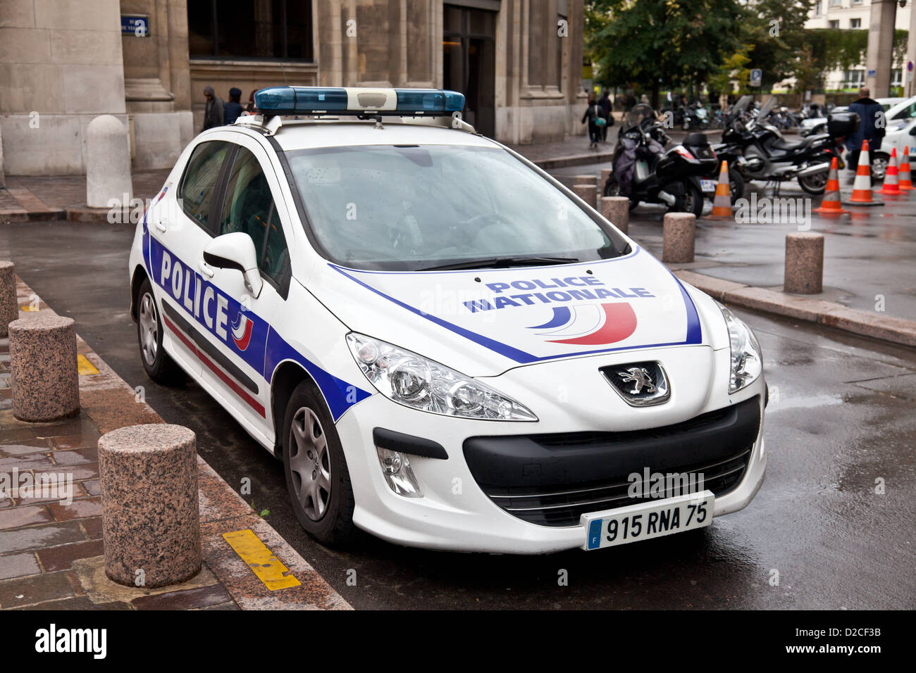 Renault une voiture de police de la Police Nationale, l'une des forces de police, rue de Viarmes dans les halles du centre de Paris Banque D'Images