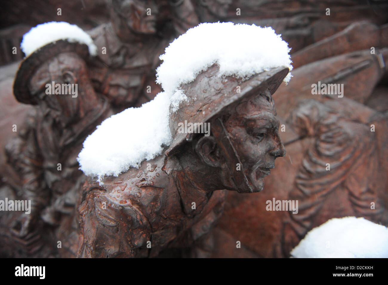 Westminster Embankment, London, UK. 20 janvier 2013. Sur les sculptures de neige le monument de la bataille d'Angleterre. Chutes de neige dans le centre de Londres. Alamy Live News Banque D'Images