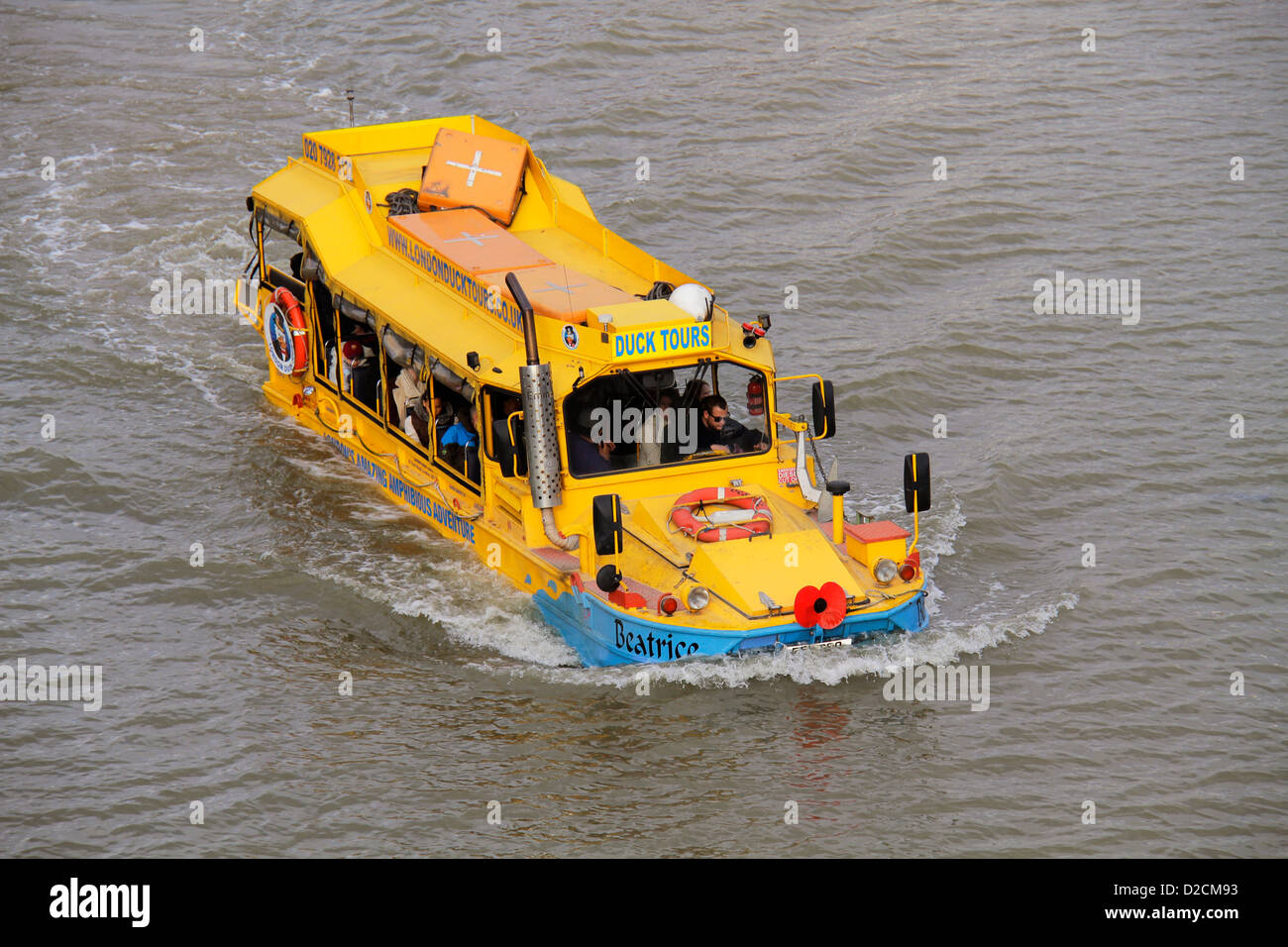 Véhicule amphibie de la Tamise dans le cadre de la Duck Tours de Londres, un tour sur la rivière et des sites touristiques de la ville Banque D'Images