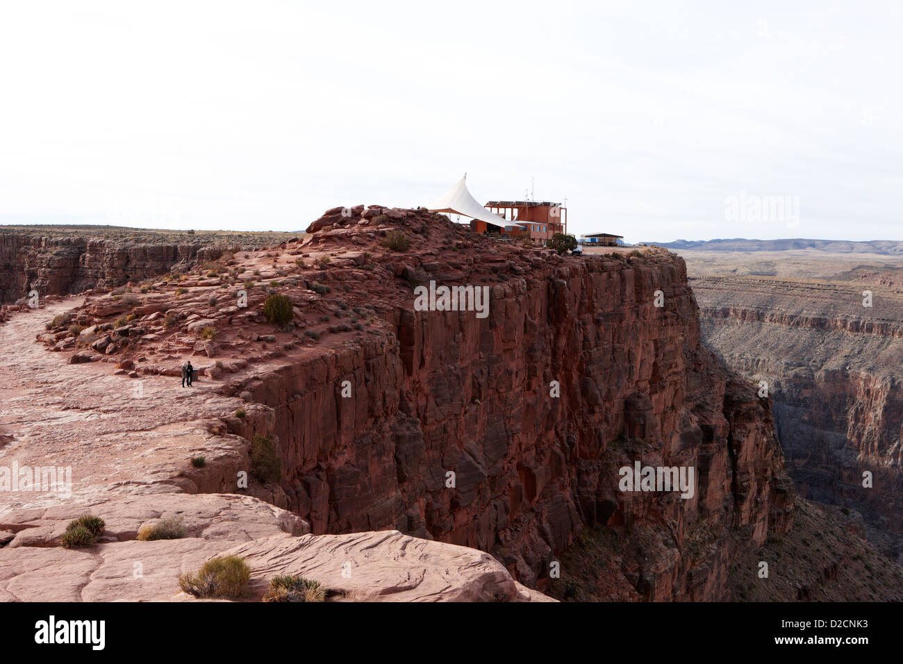Buffet indien hualapai cafe bâtiment construit sur la falaise à guano point Grand Canyon West arizona usa Banque D'Images