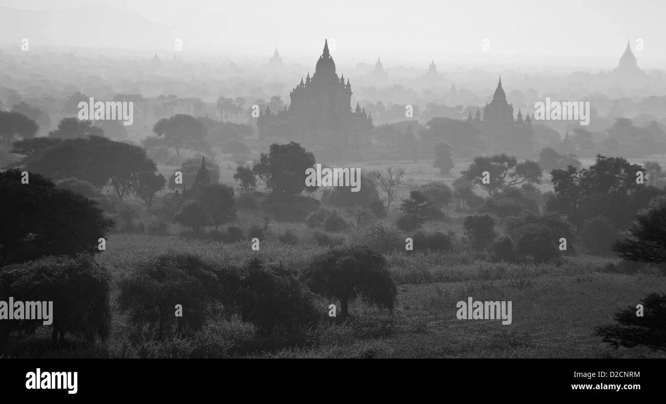 Tôt le matin sur les temples de Bagan Myanmar (Birmanie) Banque D'Images
